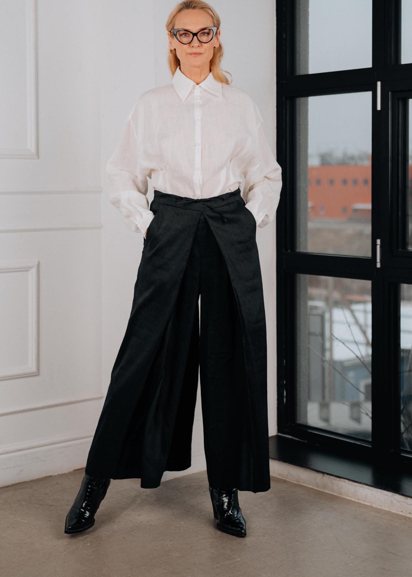 Elegante pantalón de lino de talle alto y pierna ancha – Negro Carbón, pantalón de talle alto para mujer, ideal para el armario contemporáneo