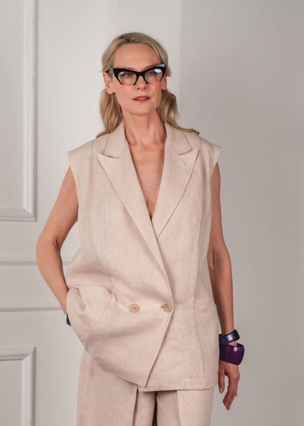 Linen sleeveless blazer vest