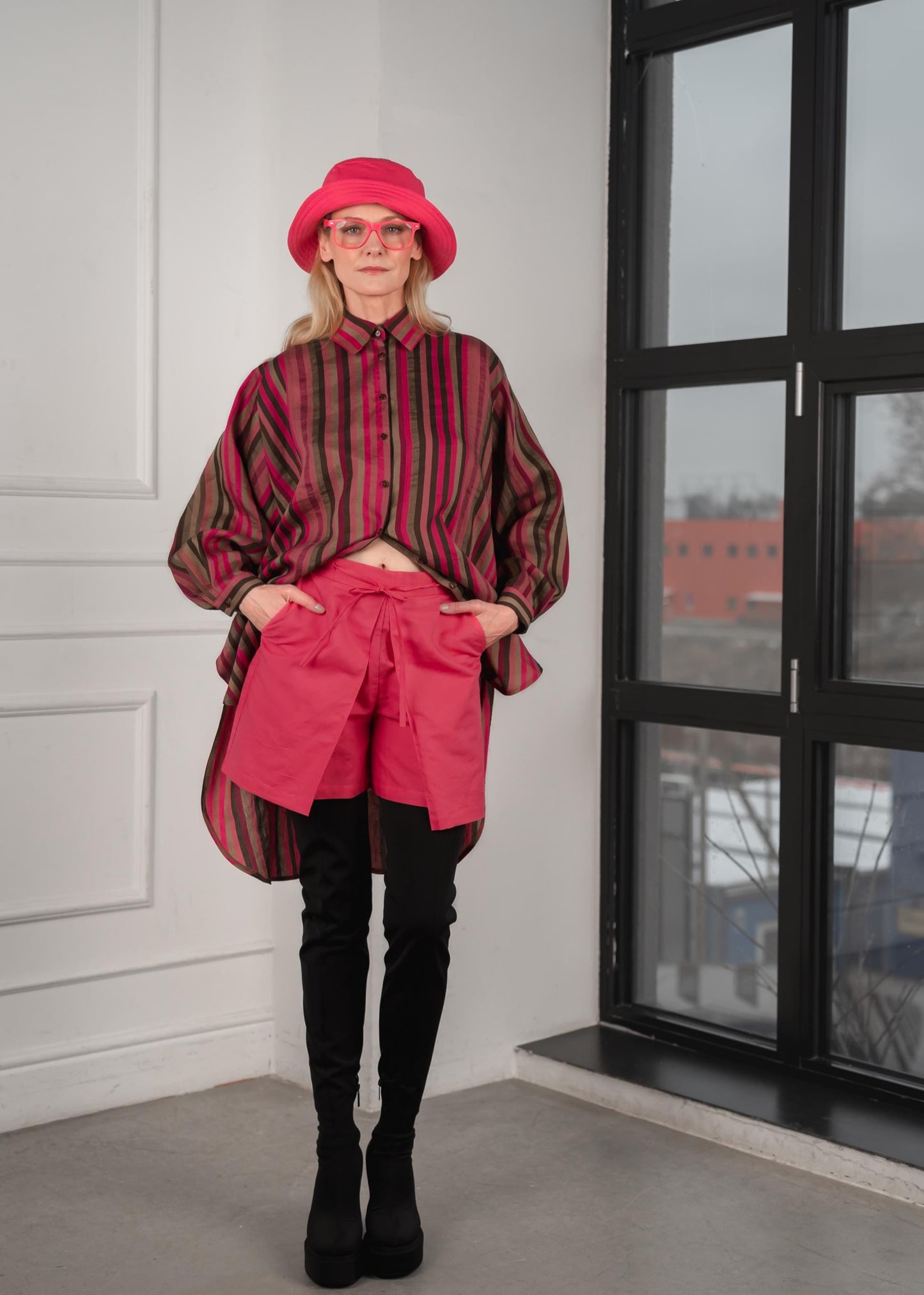 Women's High-Waisted Pink Linen Shorts