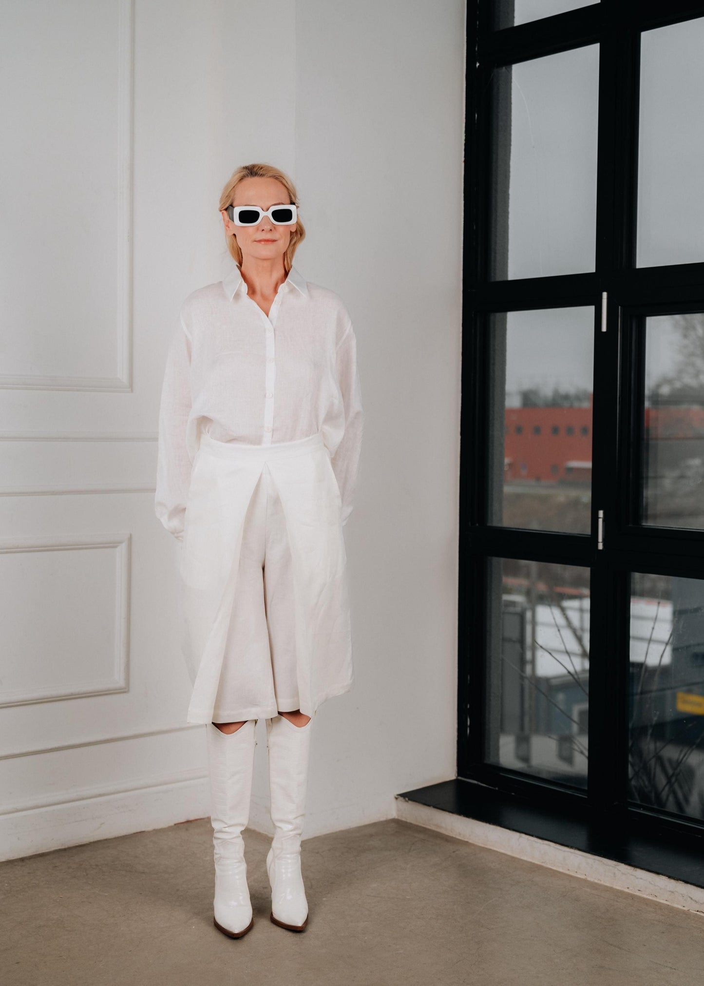 Coastal linen bermuda shorts for women