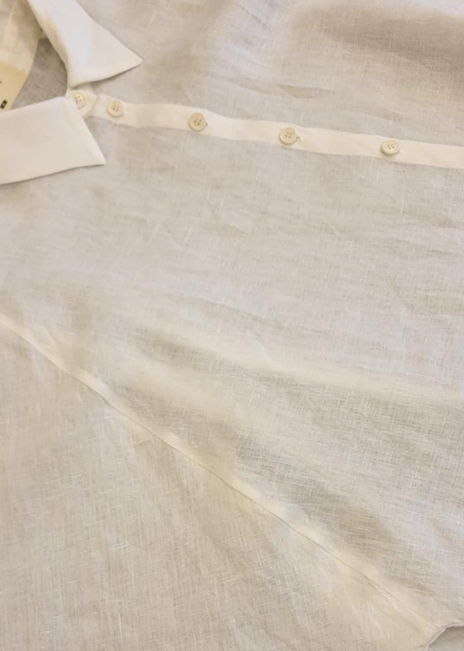 Chic linen kimono shirt in pure white