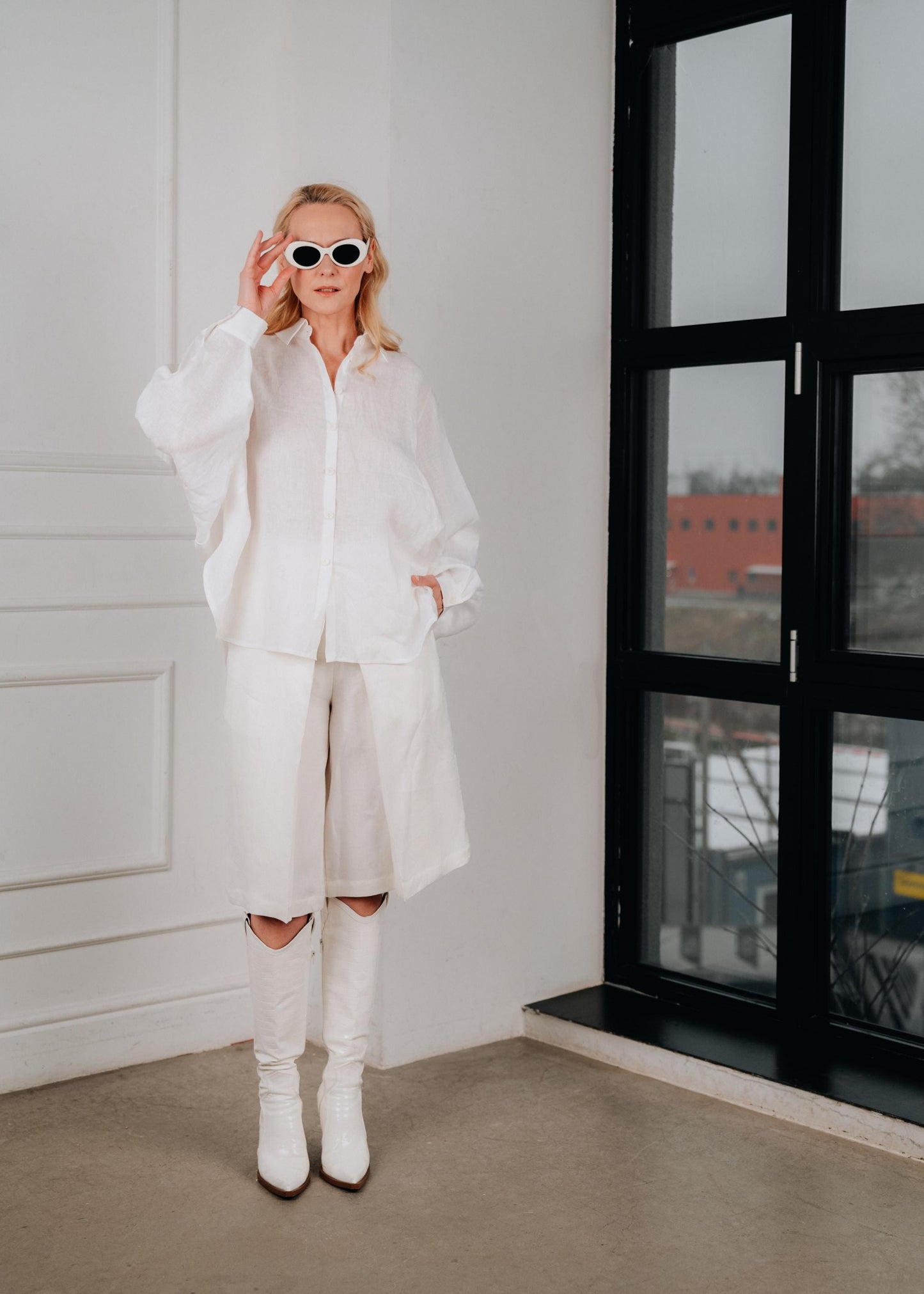 Chic linen kimono shirt in pure white